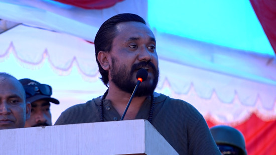 सहीद परिवारलाई सुनारको सान्तवना : ‘तिम्रो छोराले गोली खाएर देशले सिटामोल खान पायो’ [भिडियो]