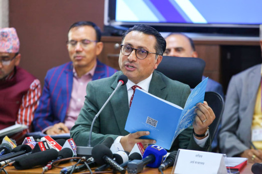 बजेटका आकार सानो र राज्यको क्षमता अनुसार सन्तुलित छ : अर्थमन्त्री वाग्ले