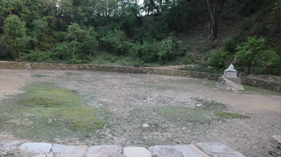 पानीका मूल फुटाउन 'रिचार्ज' पोखरी निर्माण