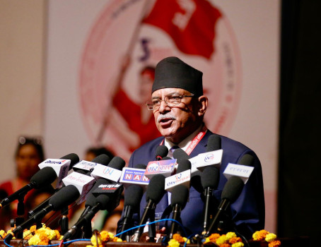 राजावादी छाडा हुँदैछन् : प्रचण्ड