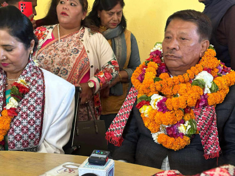 म पनि सभापतिको लाइनमा छु: प्रकाशमान