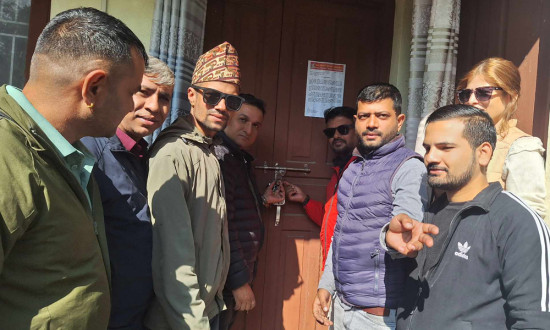 निर्वाचन तालिका सार्वजनिक भएकै दिन पत्रकार महासंघमा तालाबन्दी