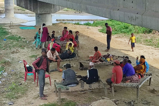 २० वर्षदेखि राजमार्गको पुलमुनि बास