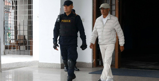 पूर्वगृहमन्त्री रमेश लेखकलाई काठमाडौं जिल्ला अदालत उपस्थित गराइयो