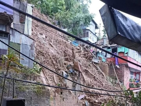 रेमलका कारण पहिरो जाँदा २७ जनाको मृत्यु