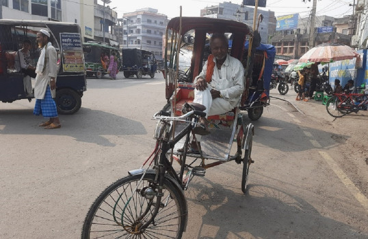 जसको आम्दानी अटोरिक्साले खोसिदियो