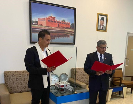 माछापुच्छ्रे बैंकका नवनियुक्त अध्यक्ष केसीले लिए शपथ