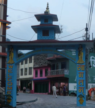 गलेश्वरको सडक स्तरोन्नतिः स्लेट ढुङ्गा बिछ्याइयो