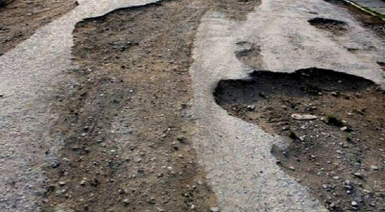 तल्लो डुंगेश्वर-पालेतडा सडक जीर्ण हुँदा बढ्यो दुर्घटनाको जोखिम