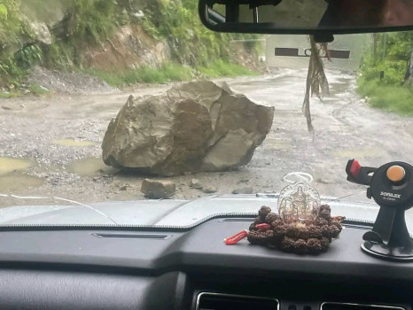 नारायणगढ-मुग्लिन सडकमा सधैं ढुंगा खस्ने त्रास