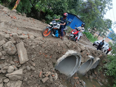 ह्युमपाइप राखेर अवरुद्ध नाला-भक्तपुर सडकखण्ड खुलाइयो