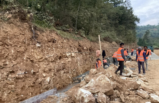 निर्माणाधीन नमोबुद्ध-तेमाल खण्डका ५९ घर भत्काइँदै
