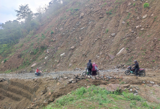 पानी परेपछि ग्रामीण सडकको दुरवस्था         