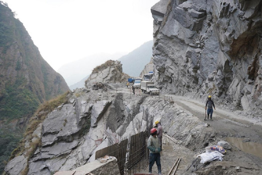 कालीगण्डकी करिडोर : काभ्रेभिरमा 'रक एंकरिङ' गरेर सडक विस्तार