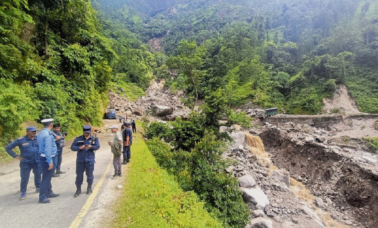 अवरुद्ध भएका धवलागिरिका सडकहरूमा तीन महिनापछि यातायात सञ्चालन