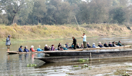 सिजनमै आएनन् सौराहामा पर्यटक