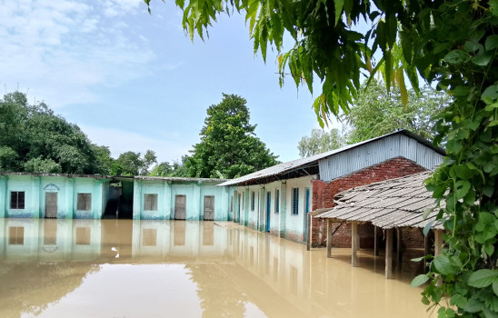 बाढीमा डुब्यो स्कुल, बगे पुस्तक