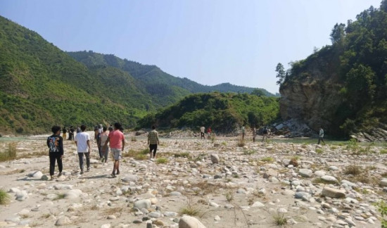 सेती नदीमा नुहाउन गएका दुई बालकबालिका बेपत्ता
