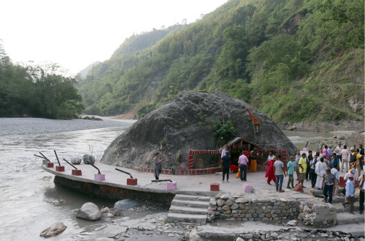 विश्व विराट शिला शालिग्राम संकटमा