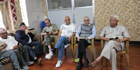 कांग्रेस नेताहरुको कारबाहीमाथि शेखर कोइराला पक्षको आपत्ति, देउवालाई पुनर्विचार गर्न आग्रह