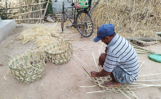 बाउबाजेबाट सिकेको बाँसको सीपले स्वरोजगार