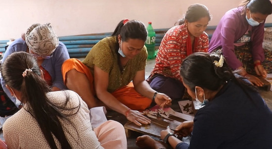 सयपत्रीबाट धुप बनाउन सिक्दै यान्चोकका महिला