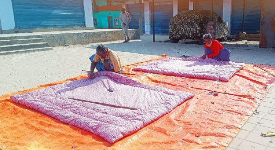 सिजनको काम सिरक-डसना: मासिक डेढ लाखसम्म आम्दानी