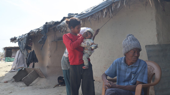 सुन भेट्न छाडे सोनाहाले, छाक टार्नै धौ-धौ