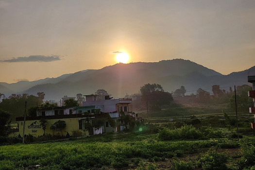 घोराहीको ट्राफिक चोकबाट देखिएको सूर्योदय