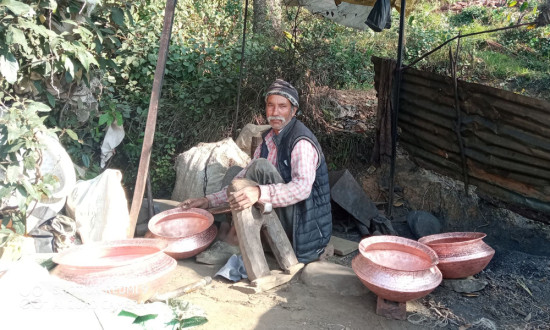 तामाका भाँडा बनाउने पेसा विस्थापित हुँदै