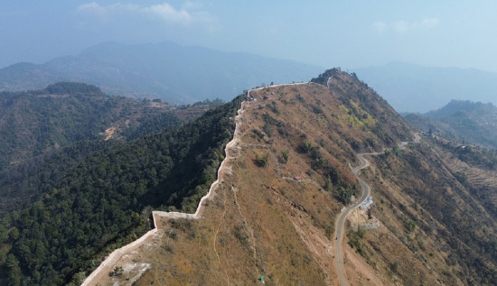 पर्यटकको रोजाइमा 'तुवाचुङ मिनी ग्रेटवाल'
