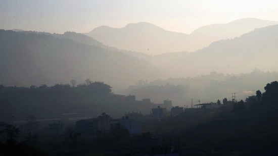 तुवाँलोले हिमाल छेकेपछि पर्यटक र होटलवाला निराश