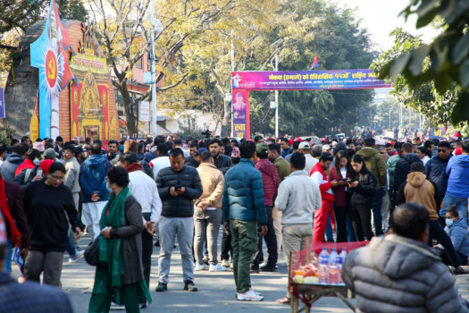 एमालेको नयाँ नेतृत्व चयनका लागि मतदान सुरु हुँदै