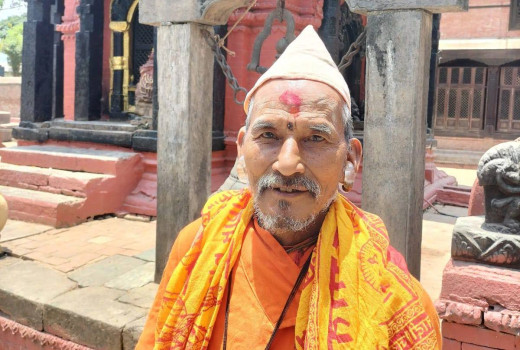 गोरक्षपीठका योगीलाई परिचयपत्र बनाउँदा कुण्डल खोल्न लगाएपछि...