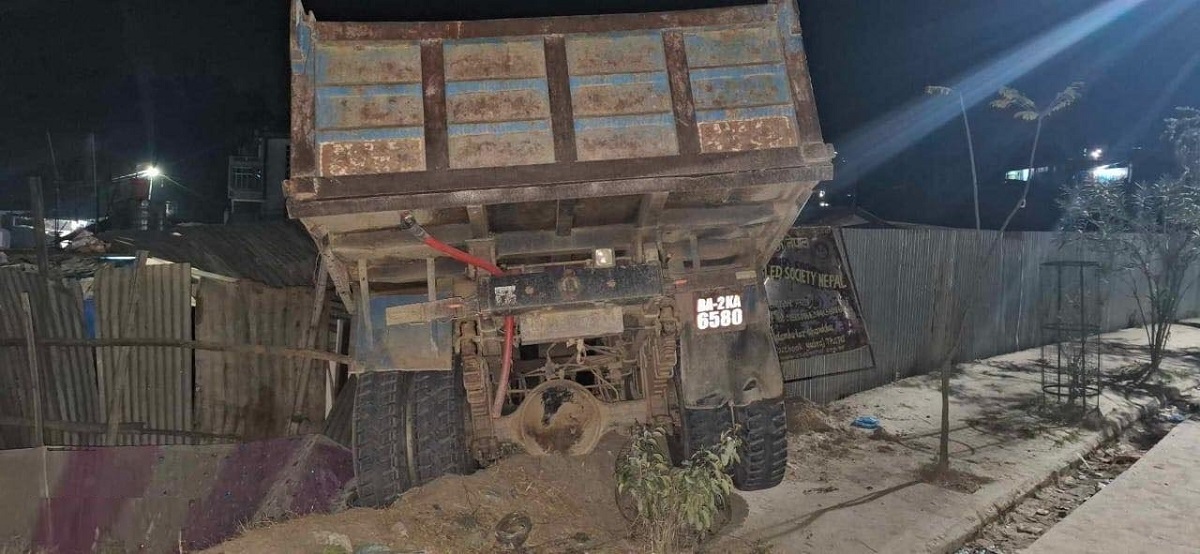 साँखुस्थित बाल आश्रममा टिपर छिर्दा तीन जनाको मृत्यु