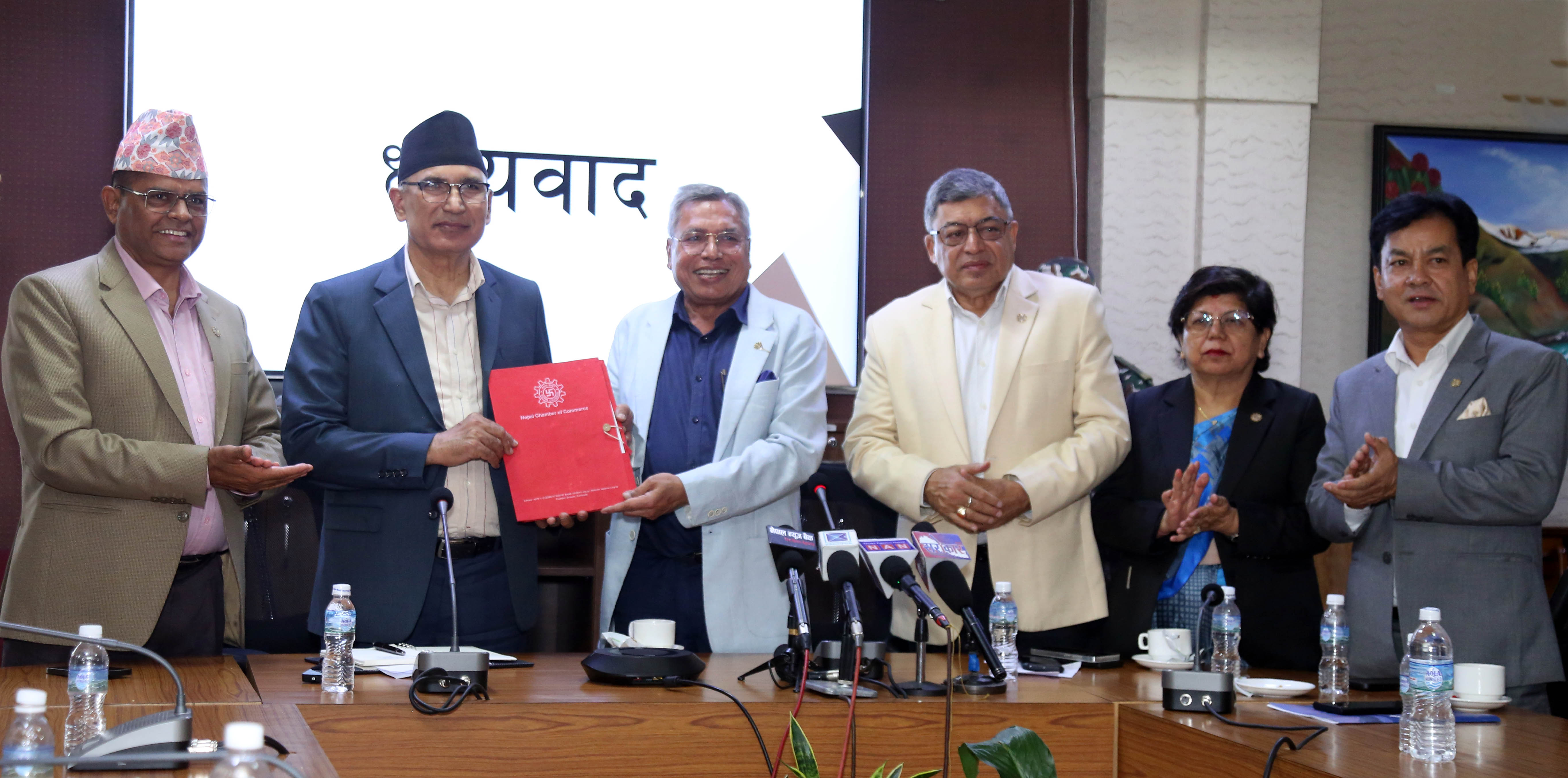 निजी क्षेत्रका समस्या सम्बोधन गर्न निरन्तर सुधारका काममा भइरहेका छन्ः अर्थमन्त्री पौडेल