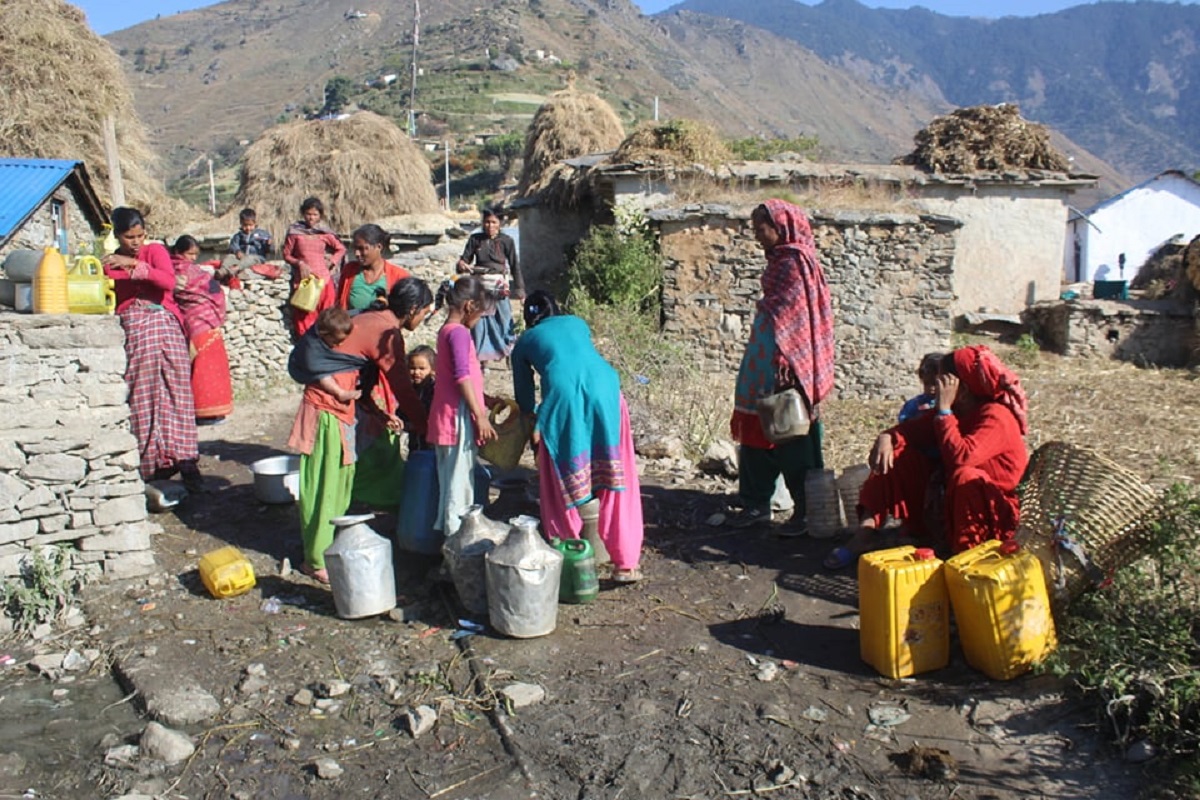 लार्फागाउँमा खानेपानीको चरम अभाव