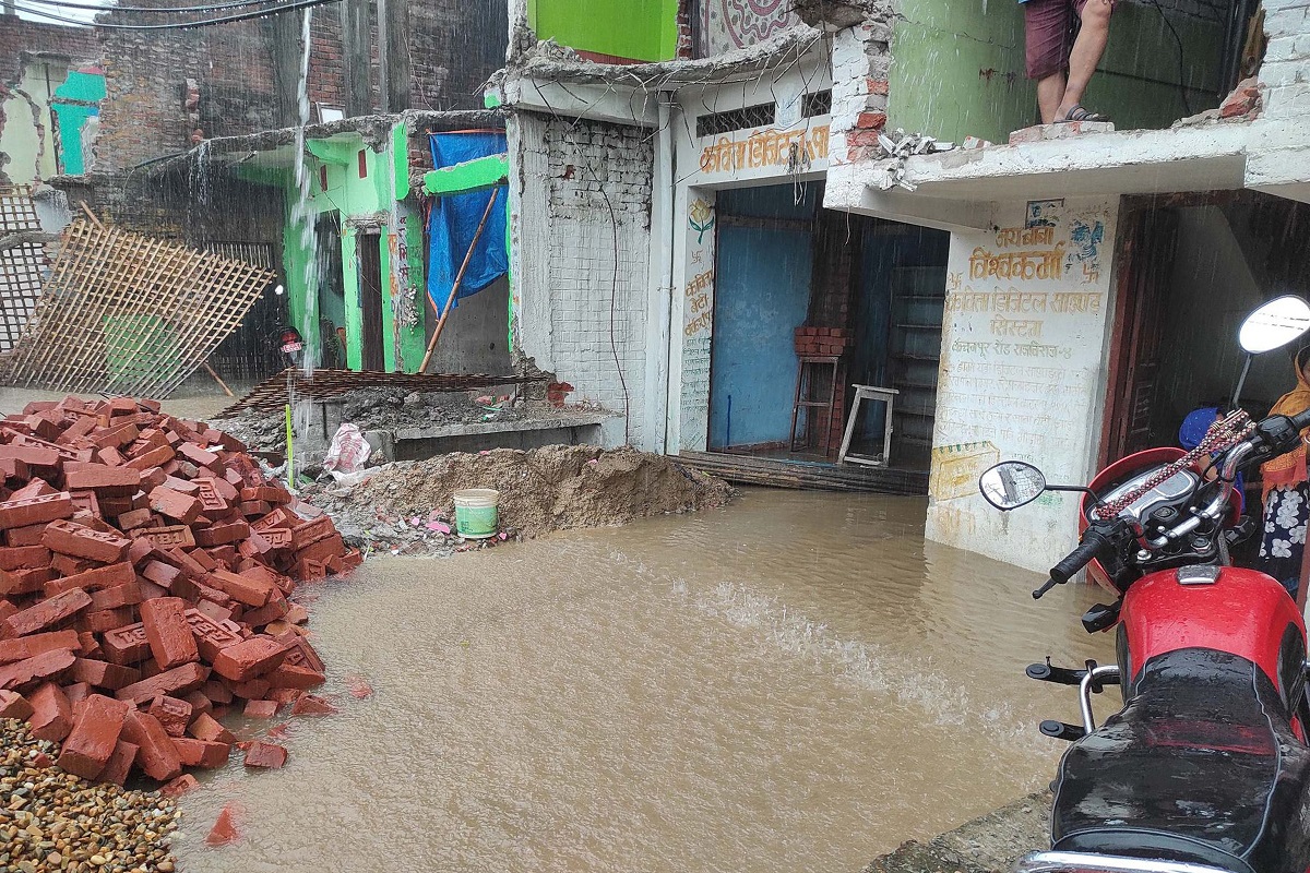 ढल निकास नहुँदा घरमा पस्यो पानी