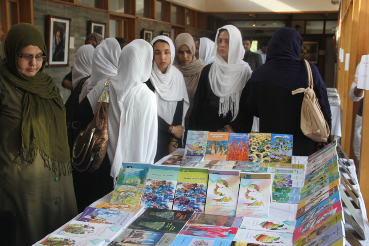 अफगानिस्तानमा पढ्ने बानीको विकास गर्दै पुस्तकालयहरु