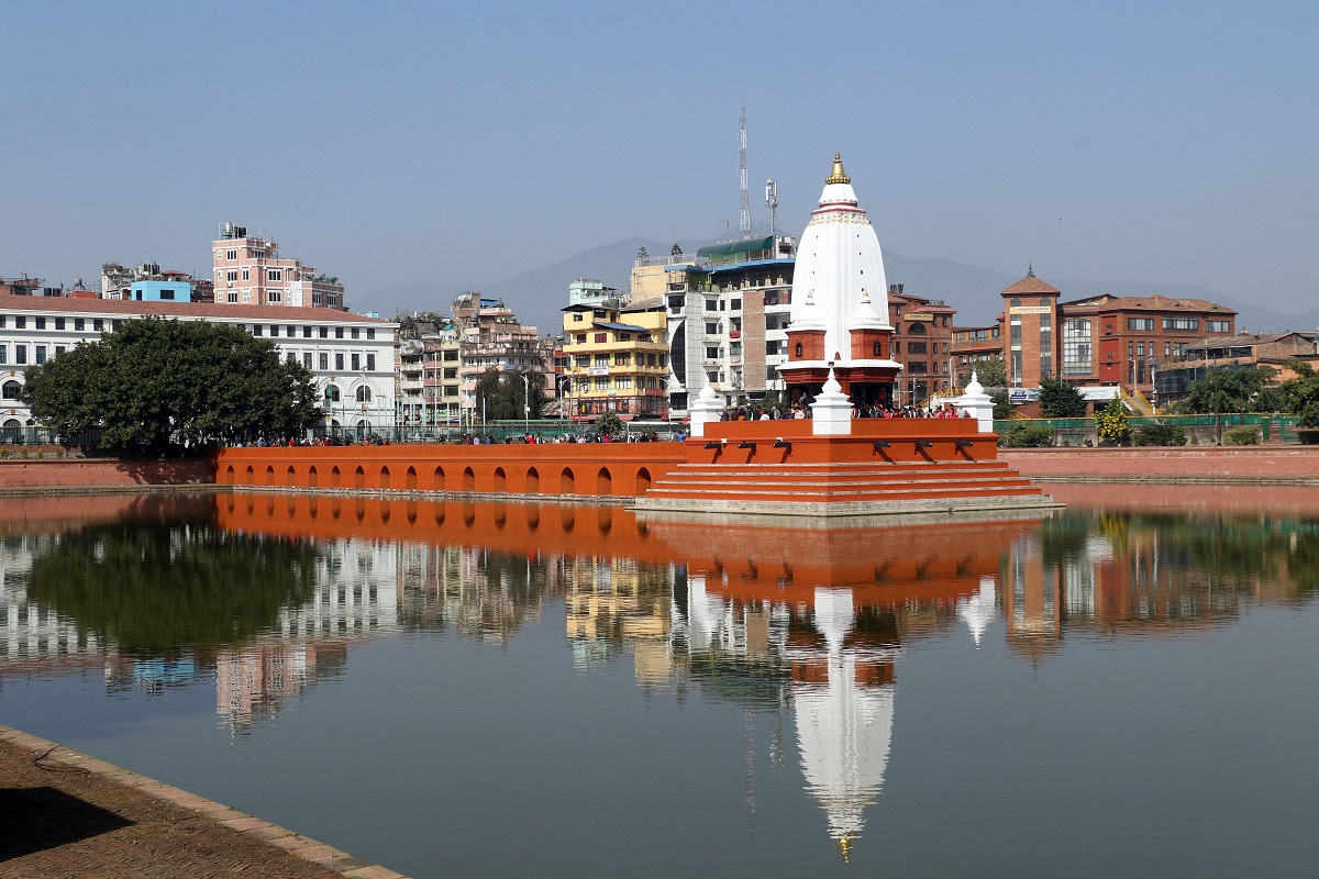 बालगोपालेश्वर मन्दिरमा टीका लगाउनेको भीड