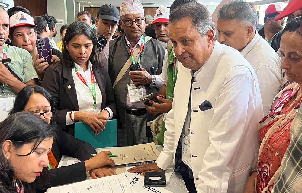 समावेशीतर्फको उपसभापति पदमा विनोद चौधरीको उम्मेदवारी दर्ता