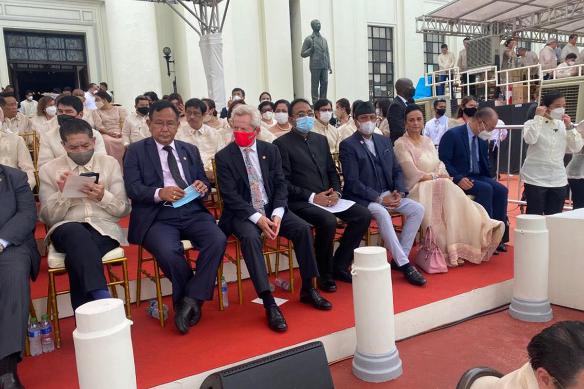 फिलिपिन्सका राष्ट्रपतिको शपथ ग्रहणमा विनोद चौधरी सहभागी