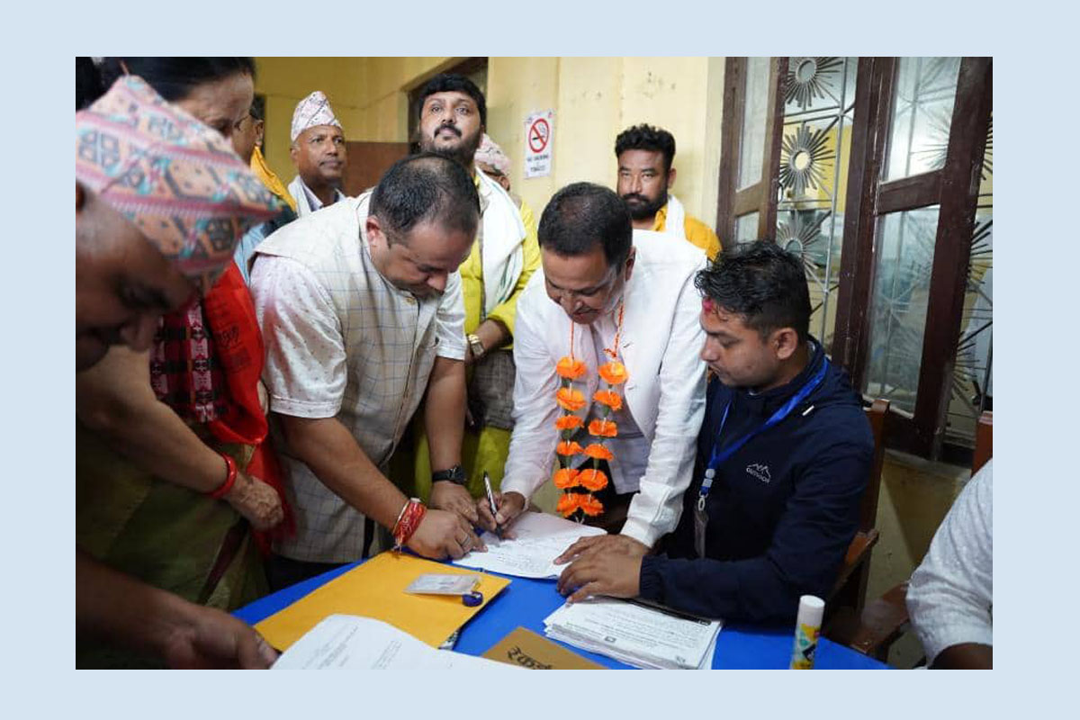विनोद चौधरीले गराए उम्मेदवारी दर्ता
