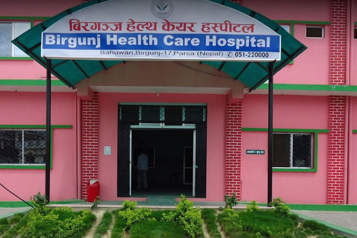 चिकित्सकको लापरबाहीले आफन्तको मृत्यु भएपछि डाक्टरलाई कारबाहीको माग