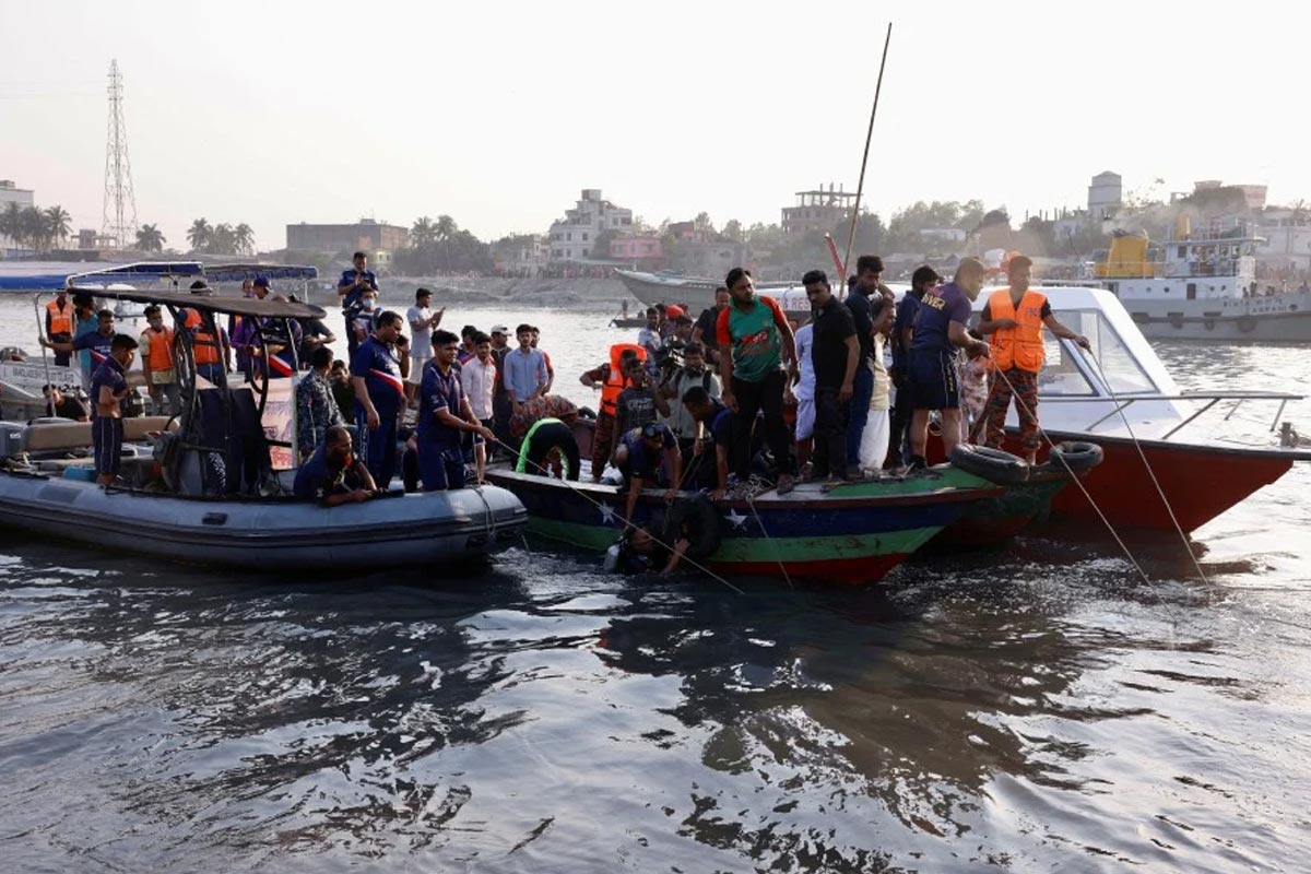 बंगलादेशमा डुंगा डुब्दा कम्तीमा पाँच जनाको मृत्यु, दर्जनौं बेपत्ता