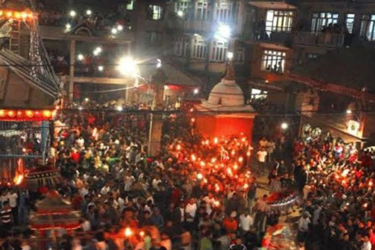 पानी र झरीको पर्वाह नगरी ब्रह्मायणी जात्रामा दर्शानार्थीको भीड