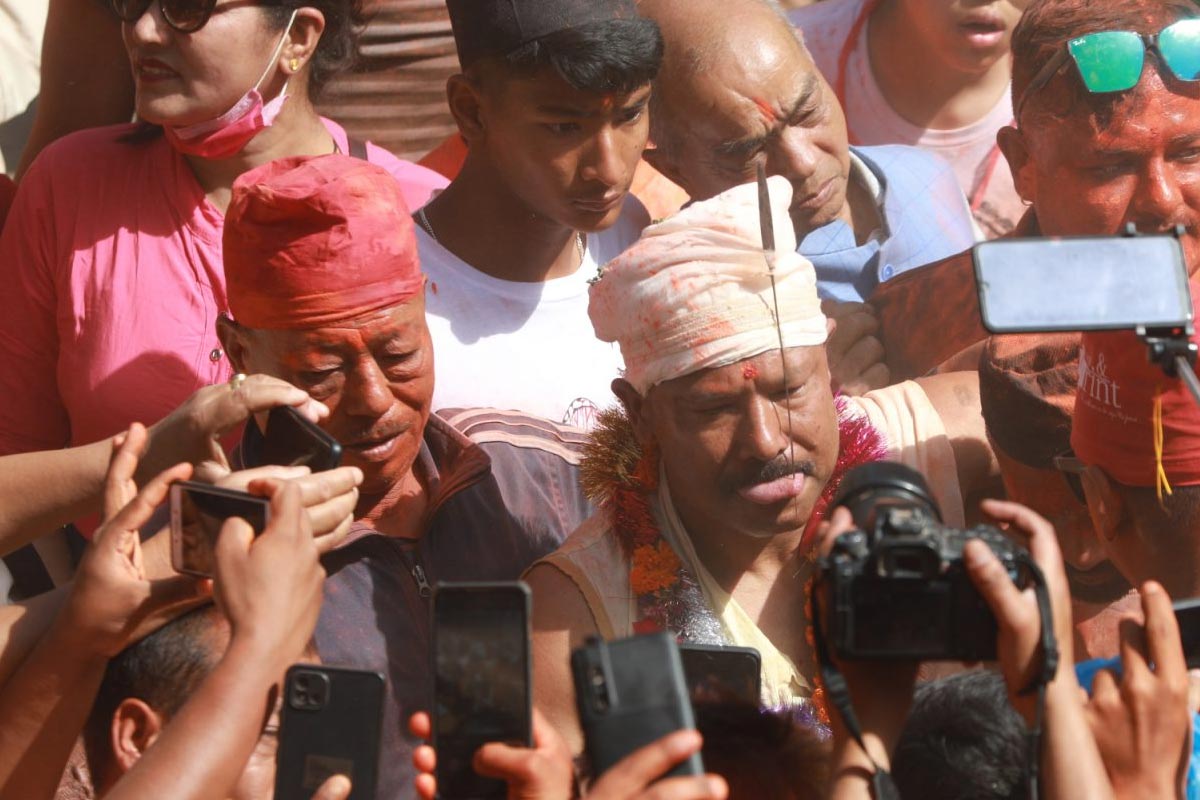 नवौं पटक जिब्रो छेडेर टोल-टोल घुमे बुद्धकृष्ण