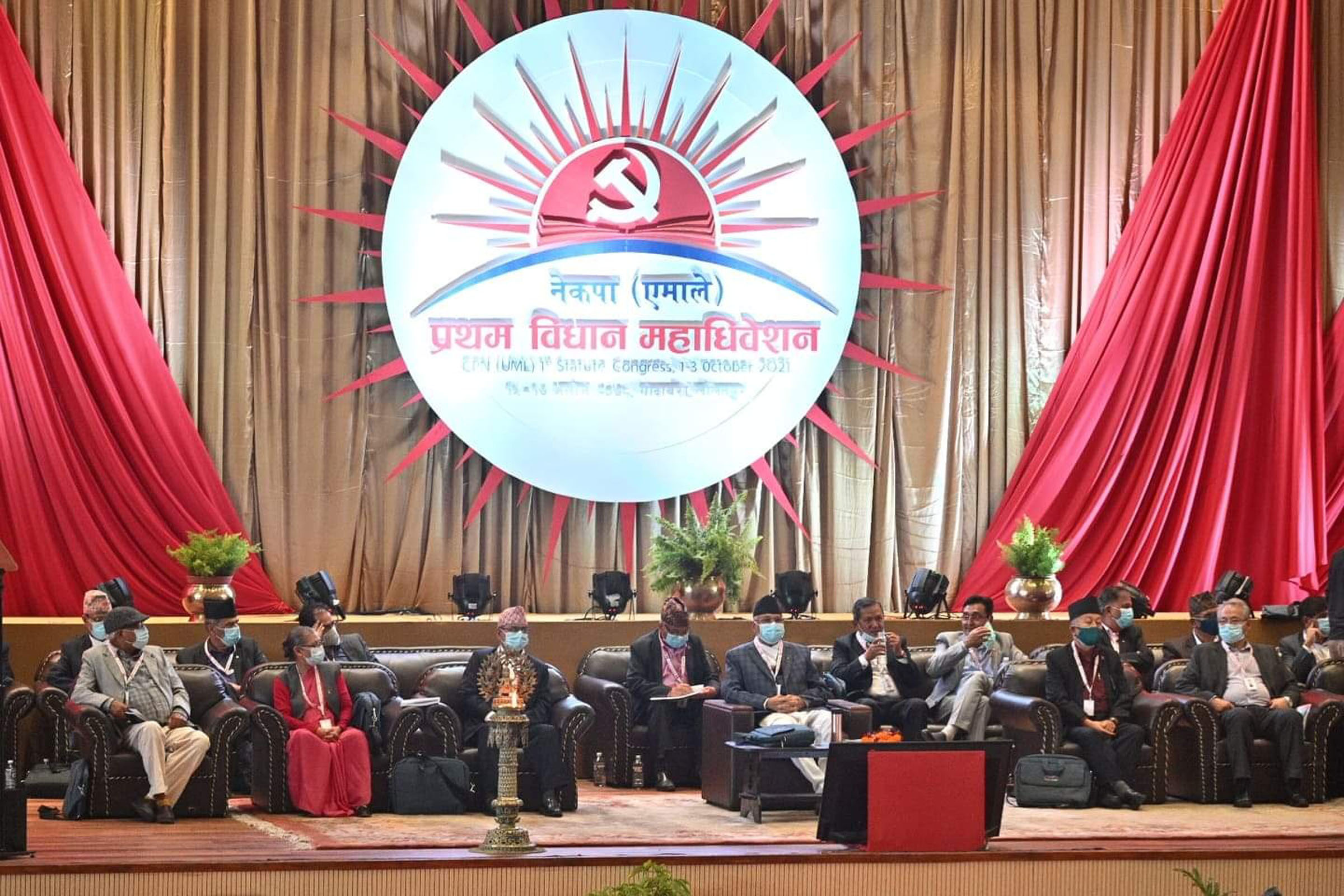 एमालेको निष्कर्ष- कांग्रेस मुख्य प्रतिस्पर्धी, माओवादी अवसरवादी र मधेसी दल संकीर्ण