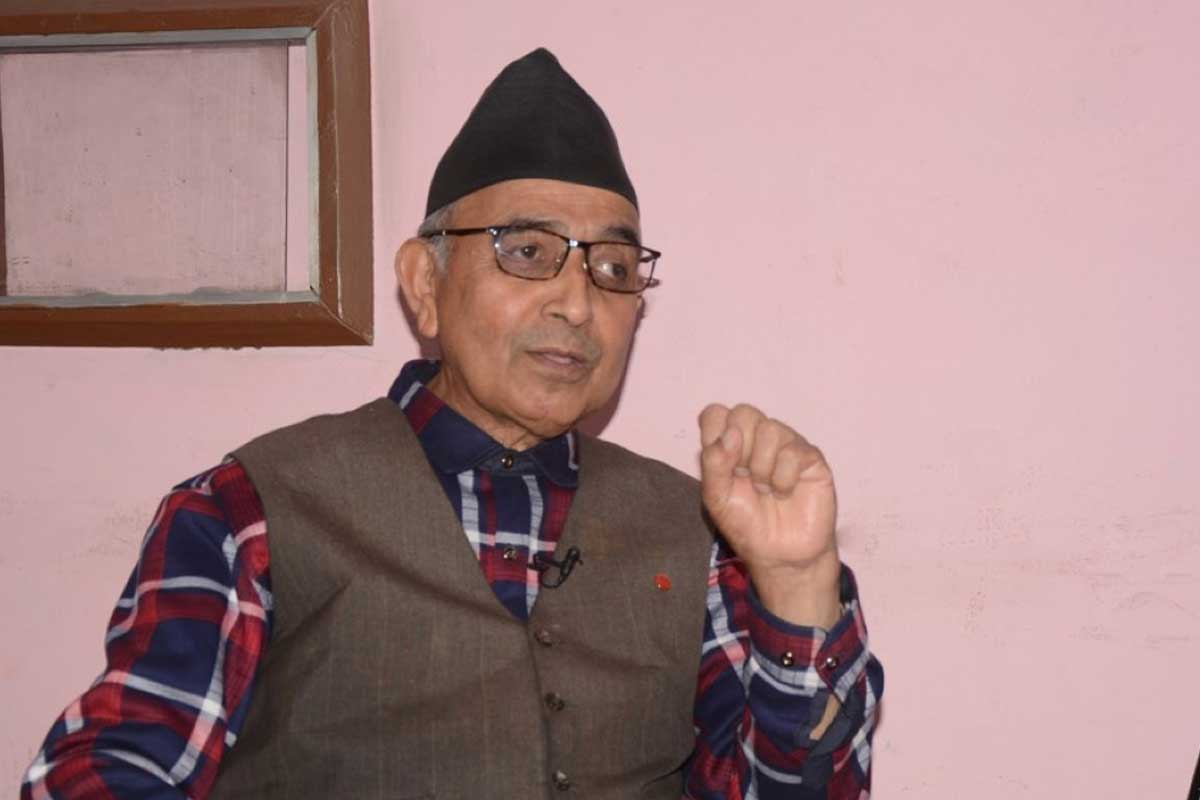 राप्रपाको मञ्चमा सिपी मैनालीले गरे राजाको तारिफ