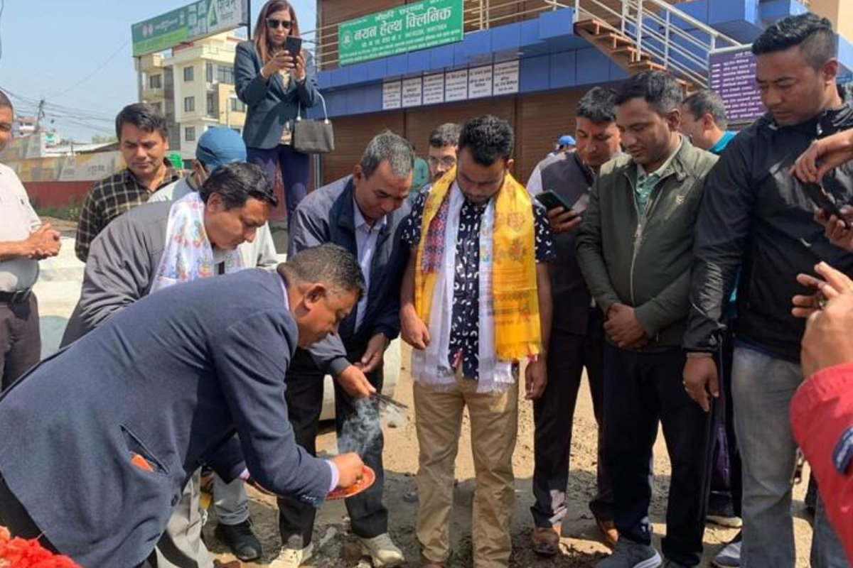 दुवाकोट सडक कालोपत्रे हुने